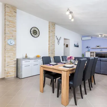 Gorgeous In With Wifi Holiday home Divsici